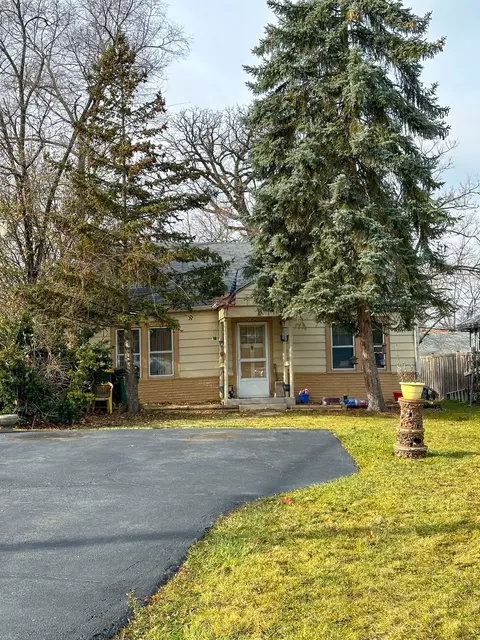 282 N Maple Ave, Wood Dale, IL 60191