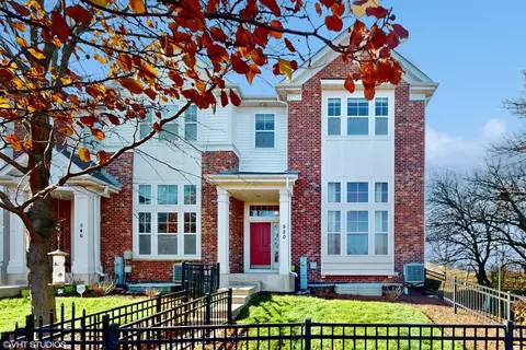 550 Grosvenor Ln, Aurora, IL 60504