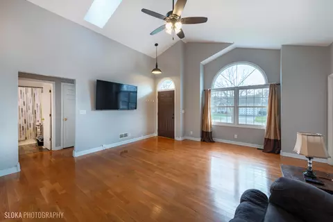 717 Cherry Tree Ln, Genoa, IL 60135 photo 5