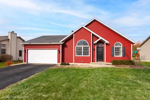 717 Cherry Tree Ln, Genoa, IL 60135 photo 2