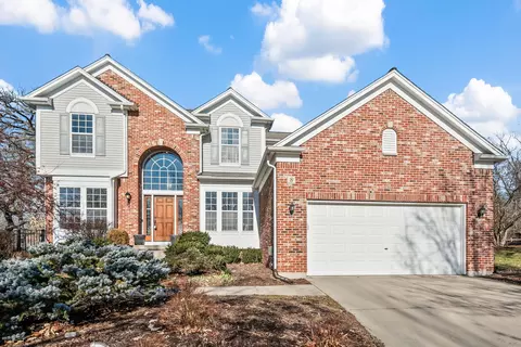 8 Sagebrush Ct, Streamwood, IL 60107