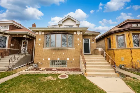 7914 W Sunset Dr, Elmwood Park, IL 60707