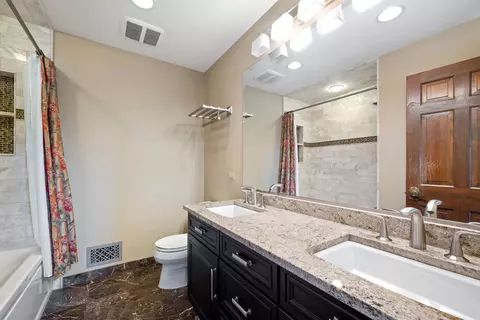 8282 Ridgepointe Dr, Burr Ridge, IL 60527 photo 18