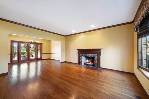 8282 Ridgepointe Dr, Burr Ridge, IL 60527 photo 4