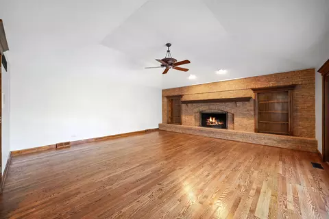 8282 Ridgepointe Dr, Burr Ridge, IL 60527 photo 11