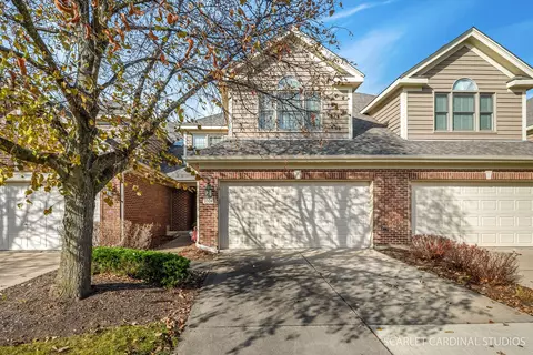 3704 King Charles Ln, Saint Charles, IL 60174