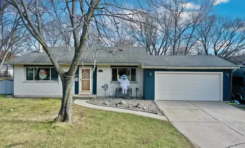 757 Coventry Ln, Crystal Lake, IL 60014