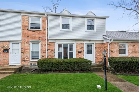 4037 Princeton Ct, Streamwood, IL 60107