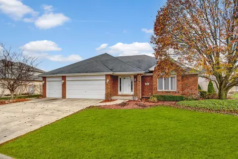 8411 Hollybrook Ln, Tinley Park, IL 60487