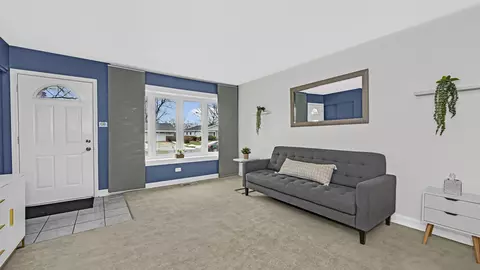170 Princeton St, Hoffman Estates, IL 60169 photo 5