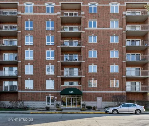 395 Graceland Ave #703, Des Plaines, IL 60016