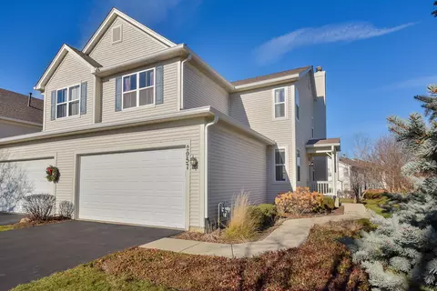 2957 Langston Cir, Saint Charles, IL 60175