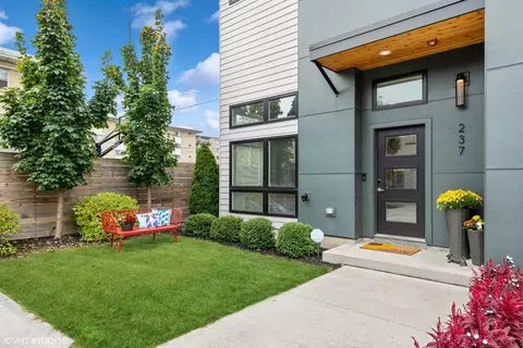 237 Rockford Ave, Forest Park, IL 60130