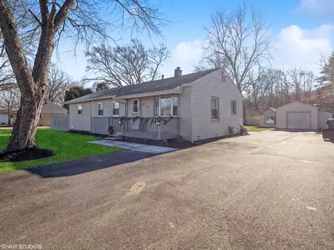 804 Rosemarie St, Algonquin, IL 60102
