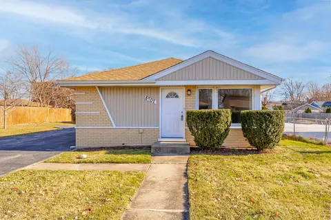 8707 S 81st Ct, Hickory Hills, IL 60457