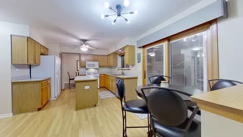 1298 Evergreen Ln, Elgin, IL 60123 photo 10