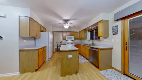 1298 Evergreen Ln, Elgin, IL 60123 photo 9