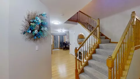 1298 Evergreen Ln, Elgin, IL 60123 photo 4