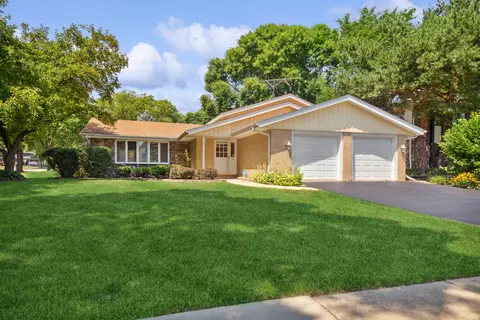 200 Southwick Ln, Schaumburg, IL 60173