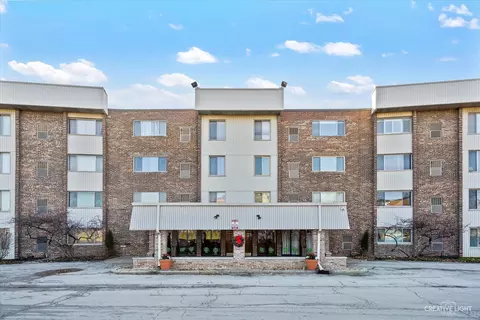 841 N York St #223, Elmhurst, IL 60126