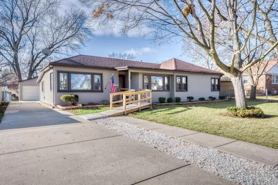 236 Mohawk Dr, Bensenville, IL 60106 27 Photos Movoto