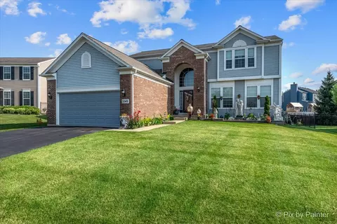 3549 Edgewood Ln, Carpentersville, IL 60110