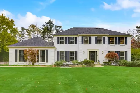 100 Pine Tree Ln, Riverwoods, IL 60015