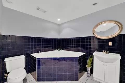 8950 E Prairie Rd, Evanston, IL 60203 photo 25