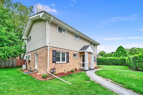 8950 E Prairie Rd, Evanston, IL 60203 photo 2