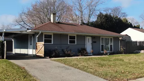 2335 Arrow St, Carpentersville, IL 60110