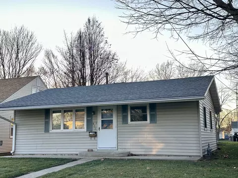 403 S Clinton St, Clinton, IL 61727