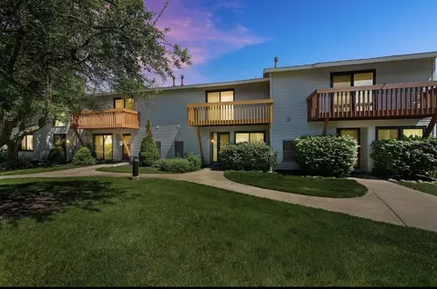 71 Michigan Ct, Vernon Hills, IL 60061