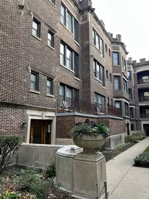 5849 S Blackstone Ave #213, Chicago, IL 60637