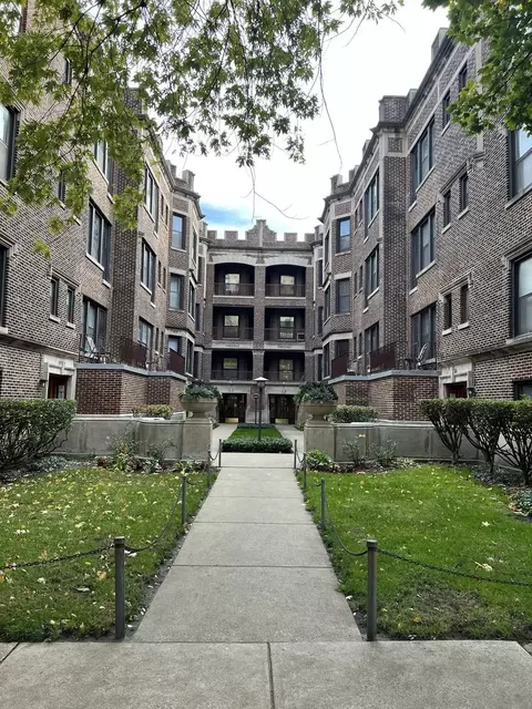5845 S Blackstone Ave #207, Chicago, IL 60637