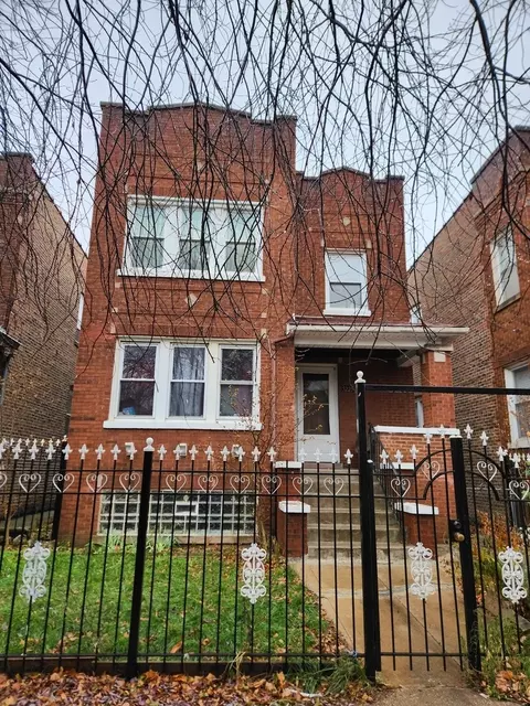 5225 W Deming Pl, Chicago, IL 60639