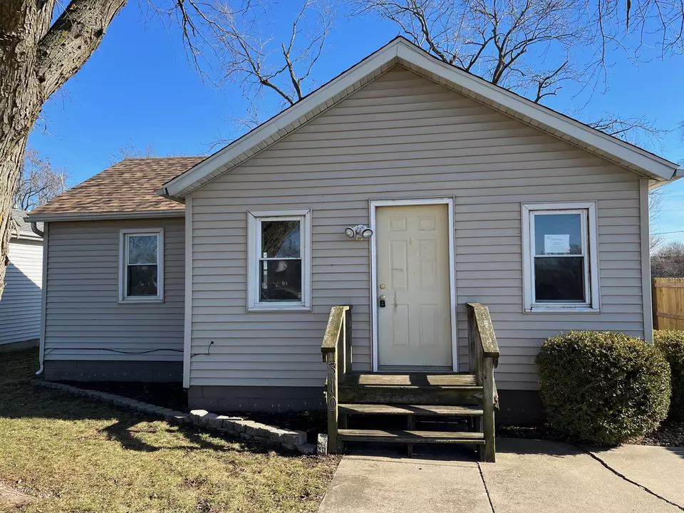 310 Cherry St, Wapella, IL 61777 24 Photos Movoto