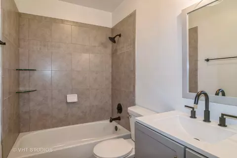 30 Creekside Cir #B, Elgin, IL 60123 photo 10