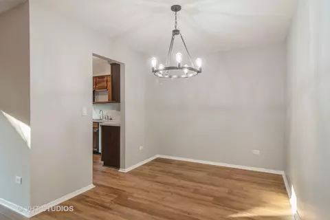30 Creekside Cir #B, Elgin, IL 60123 photo 5