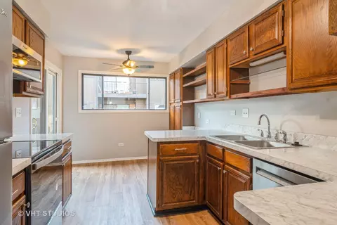 30 Creekside Cir #B, Elgin, IL 60123 photo 3