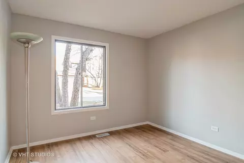 30 Creekside Cir #B, Elgin, IL 60123 photo 9