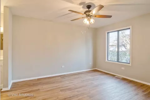 30 Creekside Cir #B, Elgin, IL 60123 photo 6