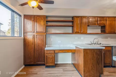 30 Creekside Cir #B, Elgin, IL 60123 photo 4