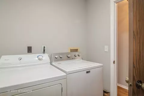 30 Creekside Cir #B, Elgin, IL 60123 photo 11
