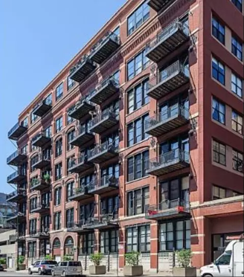 226 N Clinton St #324, Chicago, IL 60661