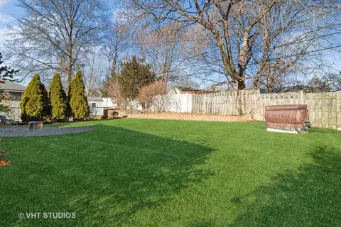 Exterior - 1311 E Illinois St, Wheaton, IL 60187 photo 8 of 9