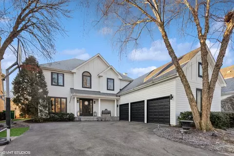 221 E 57th St, Westmont, IL 60559