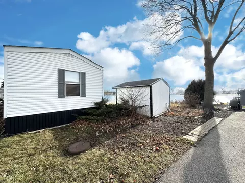 107 6th Ave, Bartlett, IL 60103 photo 2