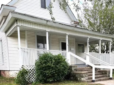 1015 Jackson Ave, Charleston, IL 61920