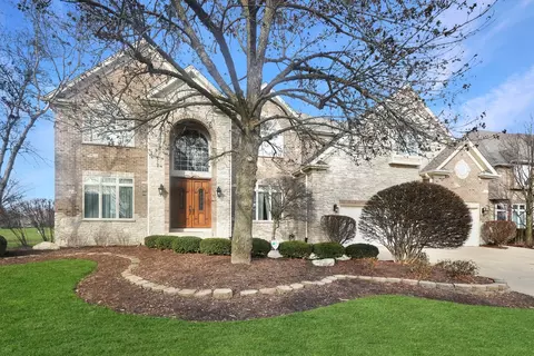 2468 Fawn Lake Cir, Naperville, IL 60564