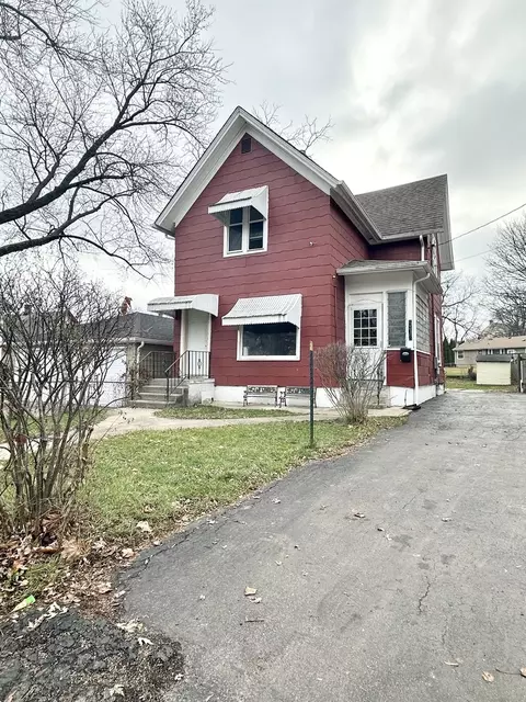 513 Mill St, Elgin, IL 60123